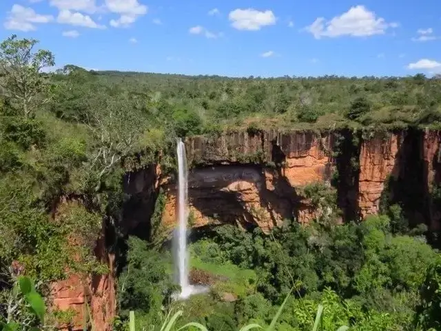 Chapada dos Guimarães e a Cachoeira Véu de Noiva no Mato Grosso